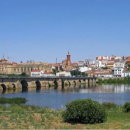 Rioja Martin Nyaraló *
